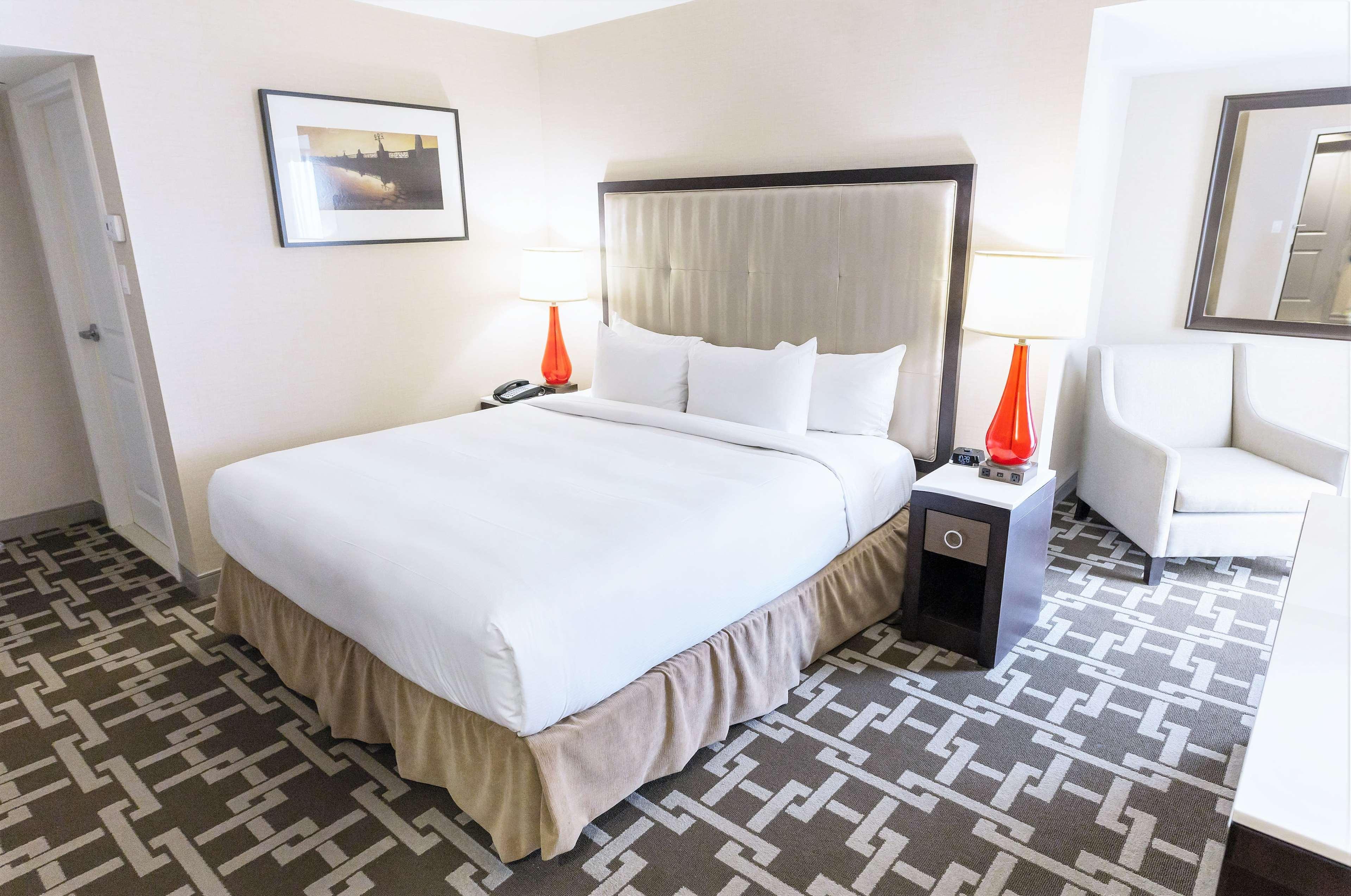 Hilton Niagara Falls/ Fallsview Hotel&Suites Esterno foto A room at the hotel