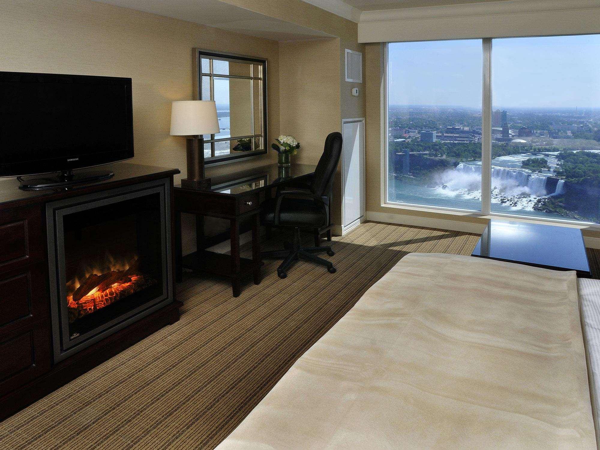 Hilton Niagara Falls/ Fallsview Hotel&Suites Camera foto A view of Niagara Falls from a room at the Sheraton Fallsview Hotel