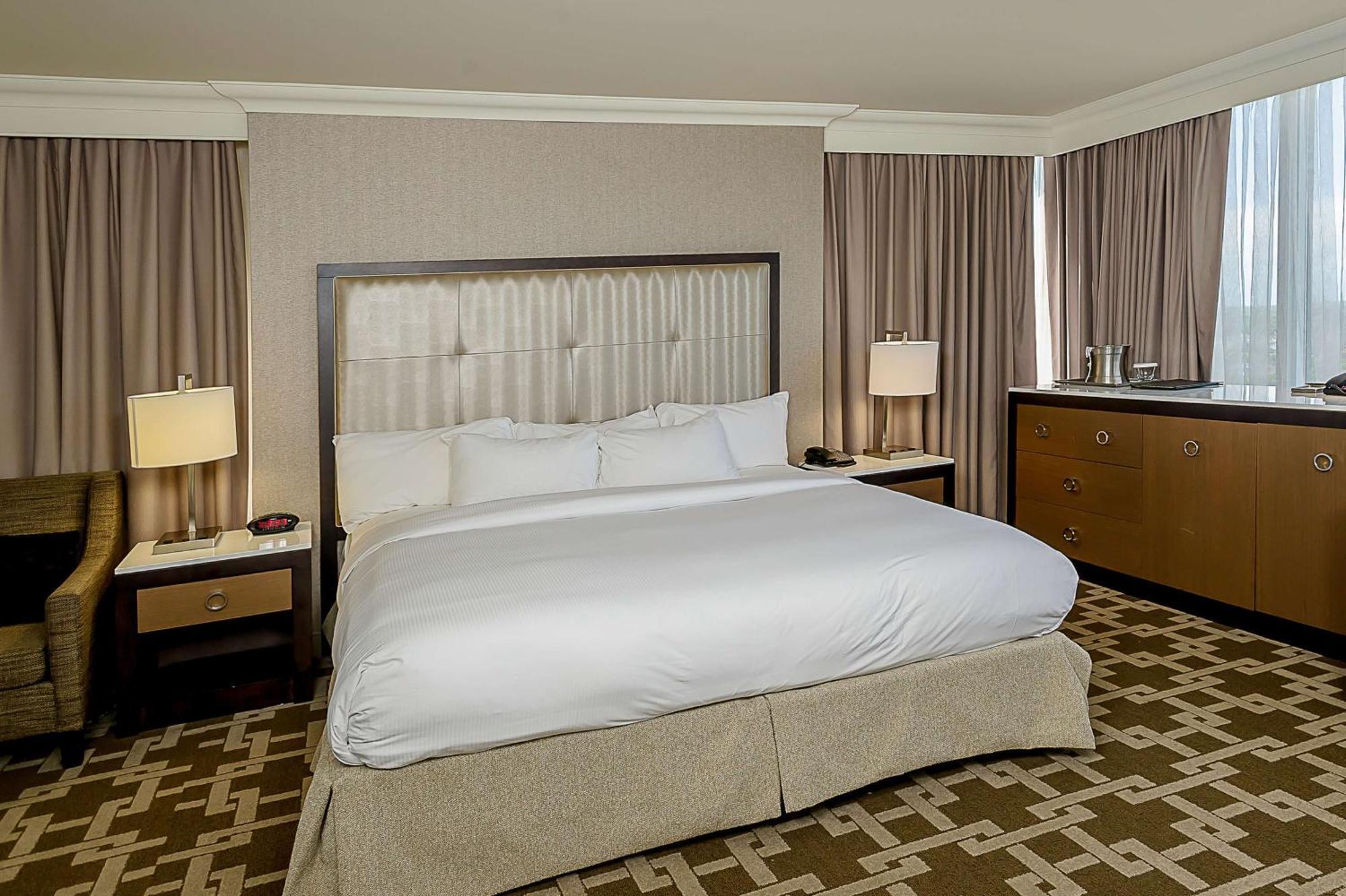 Hilton Niagara Falls/ Fallsview Hotel&Suites Esterno foto A room at the Renaissance Austin